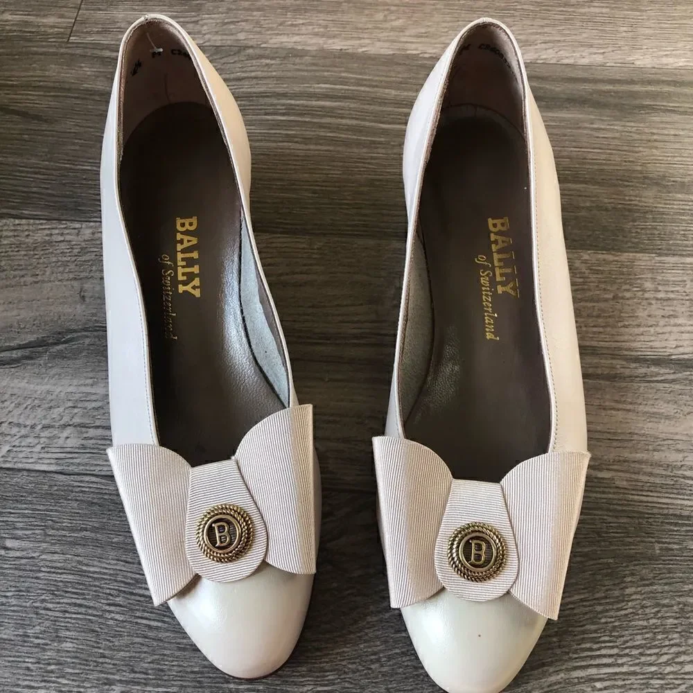 BALLY Vintage Bone Colored Leather Bow Flats